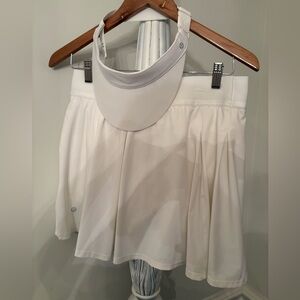 Lululemon skirt never worn washed no tag size 8 new condition white with visor